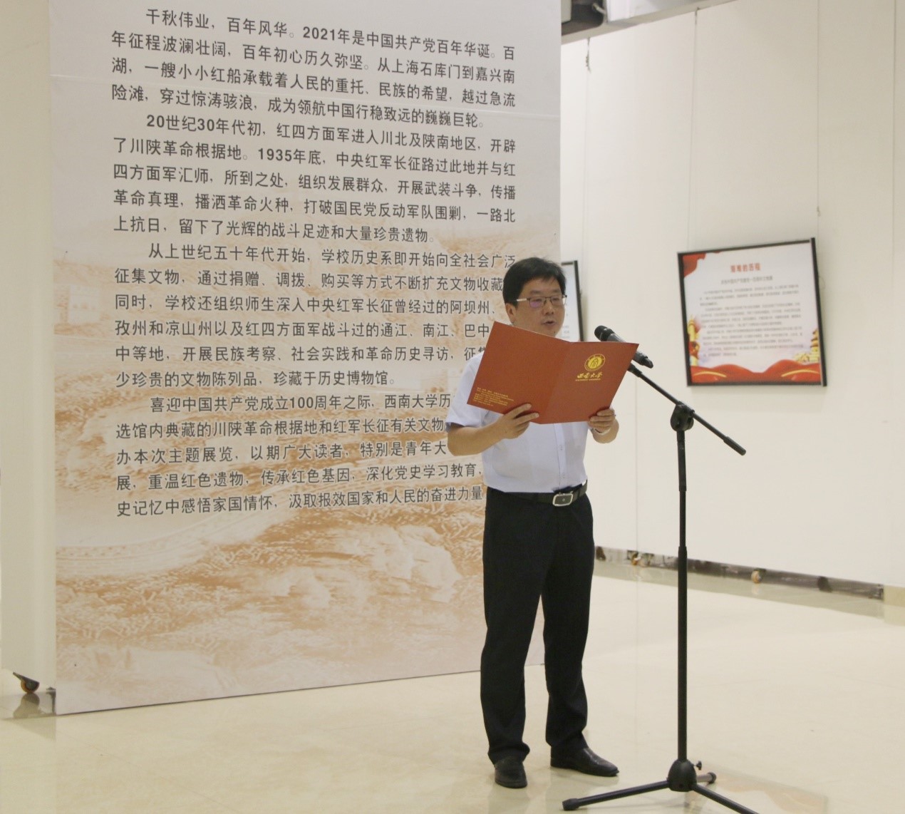 邹经理.jpg
